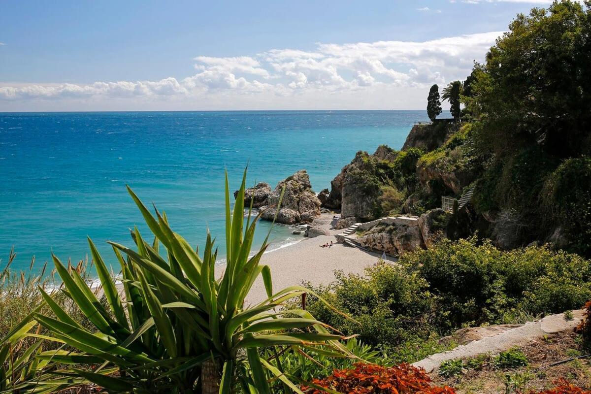 Apts Burriana Nerja Dış mekan fotoğraf
